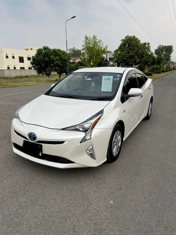 Toyota Prius 2018 for Sale in Islamabad Image-1