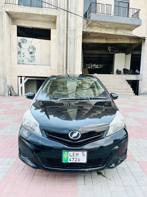 Toyota Vitz 2012 for Sale in Islamabad Image-1
