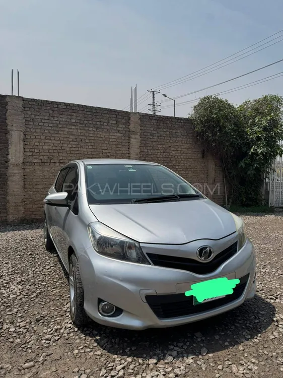 Toyota Vitz 2011 for Sale in Peshawar Image-1