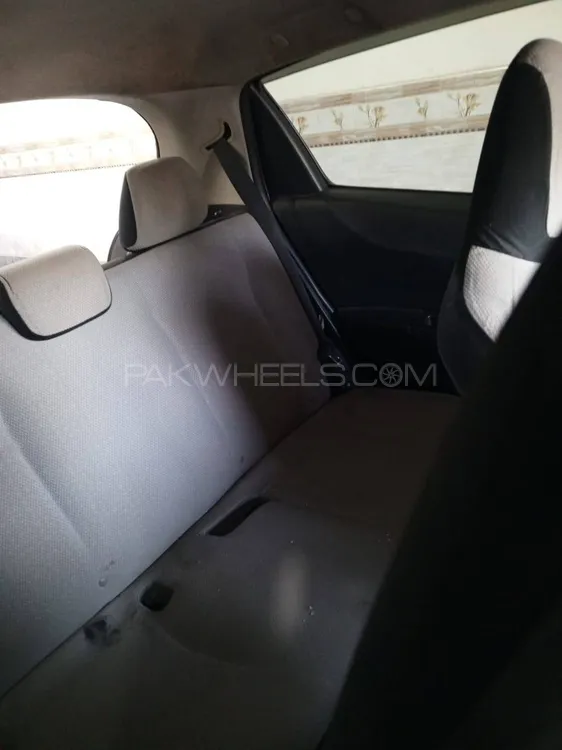 Toyota Vitz 2013 for Sale in Wazirabad Image-1