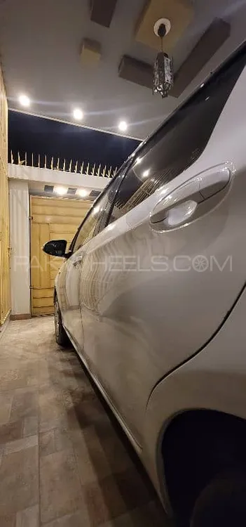 Toyota Vitz 2017 for Sale in Karachi Image-1