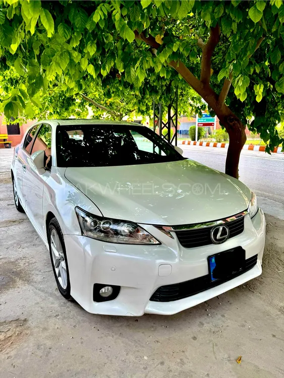 لیکزس سی ٹی 200 ایچ 2014 for Sale in پشاور Image-1