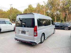 Toyota Hiace Commuter AT
2.8 Diesel Thailand (new shape)
Model: 2020
Mileage: 47,000 km 
Unregistered 
Fresh Import 2025

*14 seater 
*Autodoor
*Dual AC 
*Body kitted 
*GDH322

Calling and Visiting Hours

11:00 AM to 7:00 PM