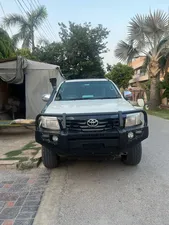 Toyota Hilux Vigo Champ V 2013 for Sale
