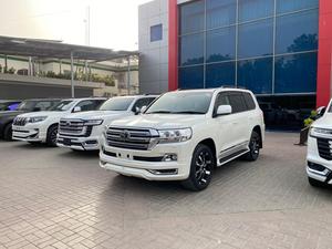 Land Cruiser AX 
Model: 2020
Mileage: 33,000 km 
Unregistered 

*Original TV + 4 cameras  
*7 Seater  
*Sunroof
*Beige room

Calling and Visiting Hours

Monday to Saturday

11:00 AM to 7:00 PM