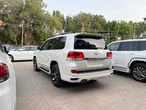 Land Cruiser AX 
Model: 2020
Mileage: 33,000 km 
Unregistered 

*Original TV + 4 cameras  
*7 Seater  
*Sunroof
*Beige room

Calling and Visiting Hours

Monday to Saturday

11:00 AM to 7:00 PM