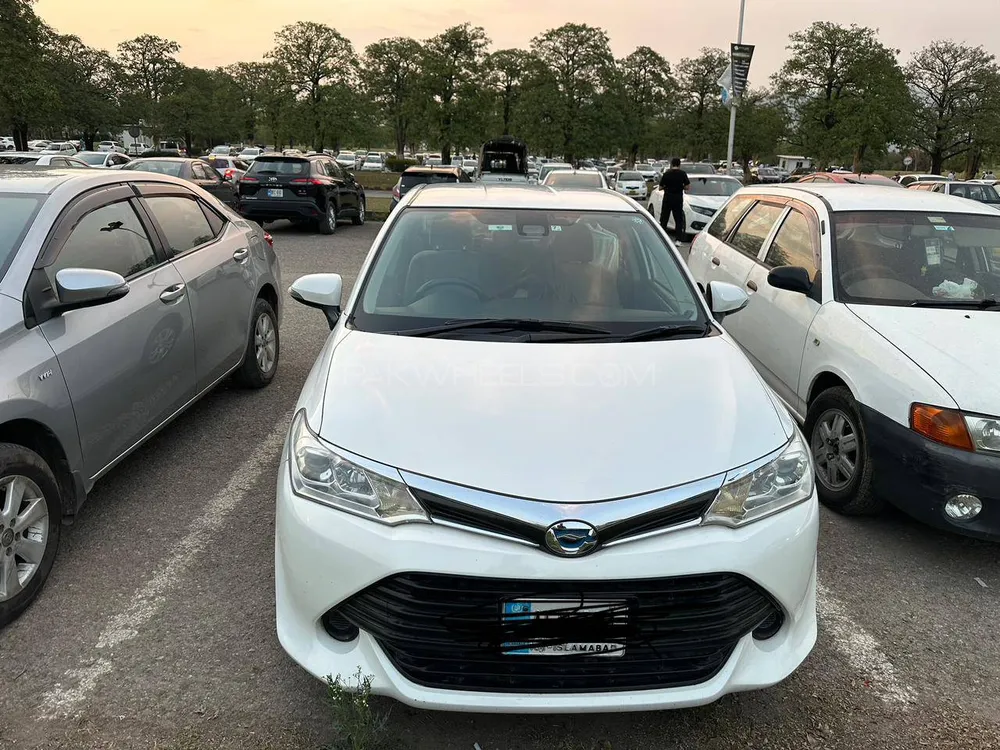 Toyota Corolla Axio 2015 for Sale in Sargodha Image-1