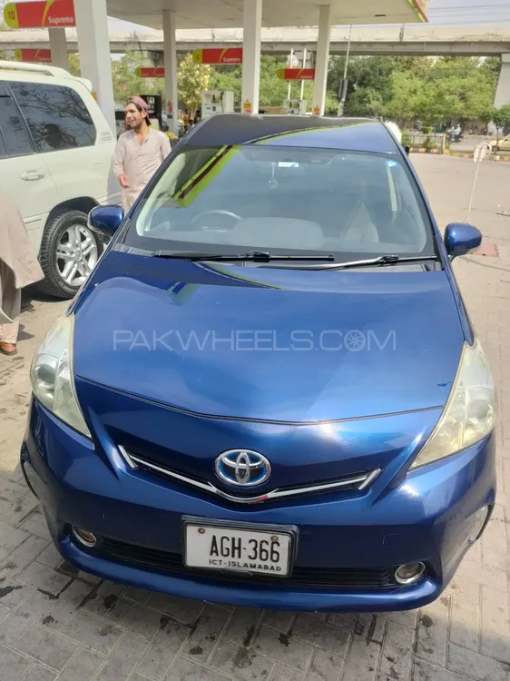 Toyota Prius Alpha 2018 for Sale in Rawalpindi Image-1
