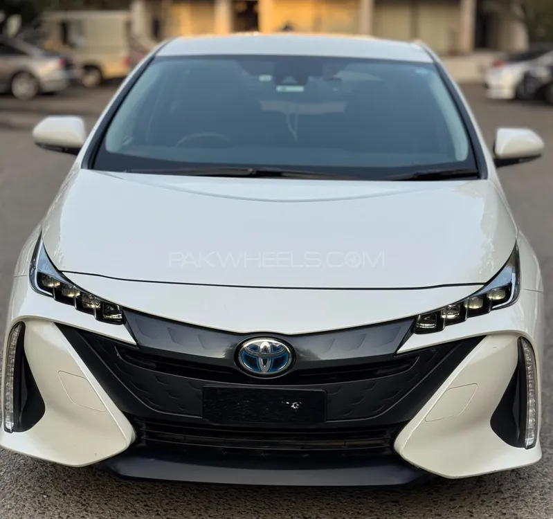 Toyota Prius 2018 for Sale in Islamabad Image-1