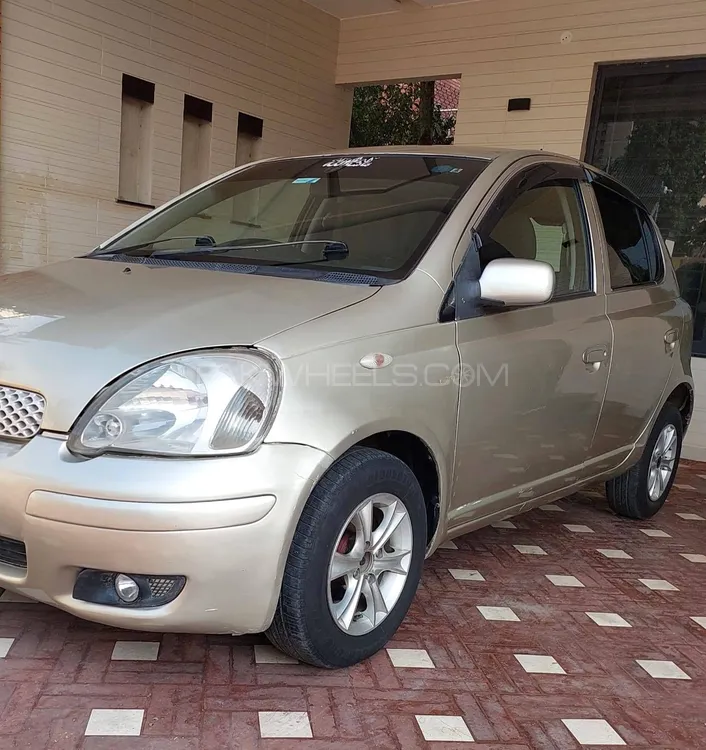 Toyota Vitz 2004 for Sale in Lahore Image-1