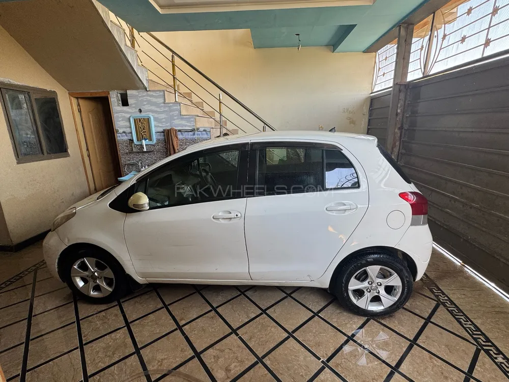 Toyota Vitz 2010 for Sale in Islamabad Image-1