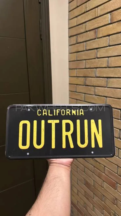 California OUTRUN Metal Licence Plate Image-1