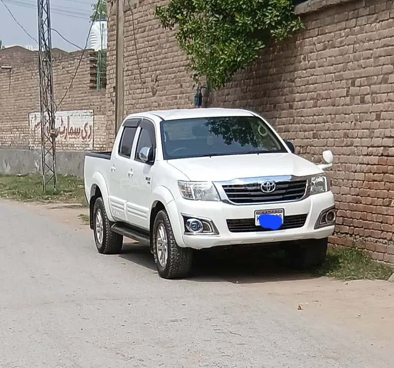 Toyota Hilux 2015 for Sale in Islamabad Image-1