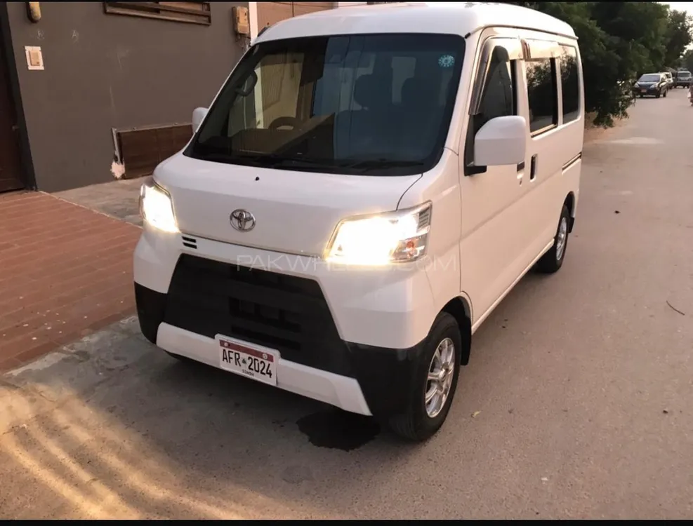 Toyota Pixis Van 2018 for Sale in Karachi Image-1