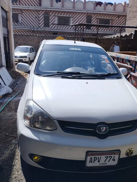 Toyota Platz 2005 for Sale in Peshawar Image-1