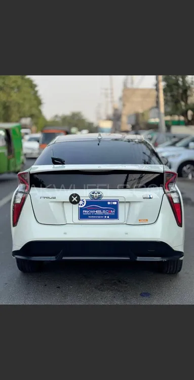 Toyota Prius 2017 for Sale in Lahore Toyota Prius 2017 for Sale in Lahore Image-11