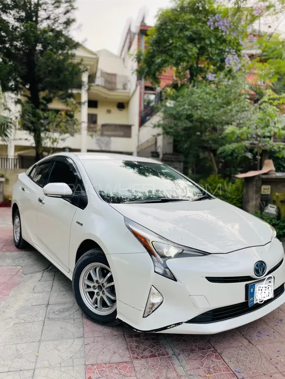 Toyota Prius 2018 for Sale in Islamabad Image-1
