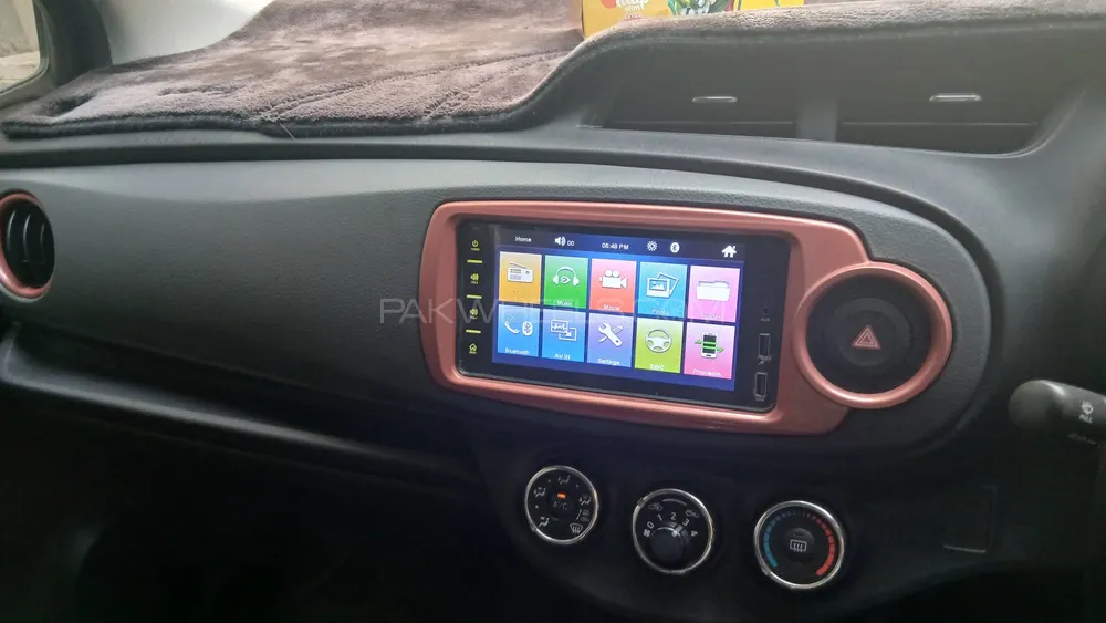 Toyota Vitz 2014 for Sale in Karachi Image-1