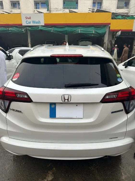 Honda Vezel 2016 for Sale in Peshawar Image-1