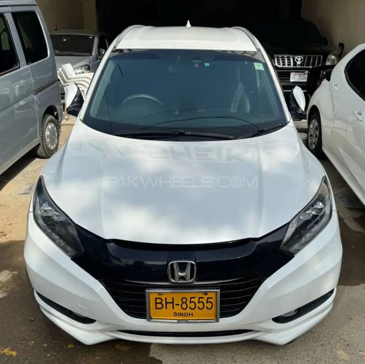 Honda Vezel 2015 for Sale in Karachi Image-1