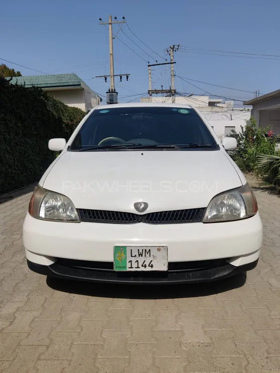 Toyota Platz 2001 for Sale in Nowshera Image-1