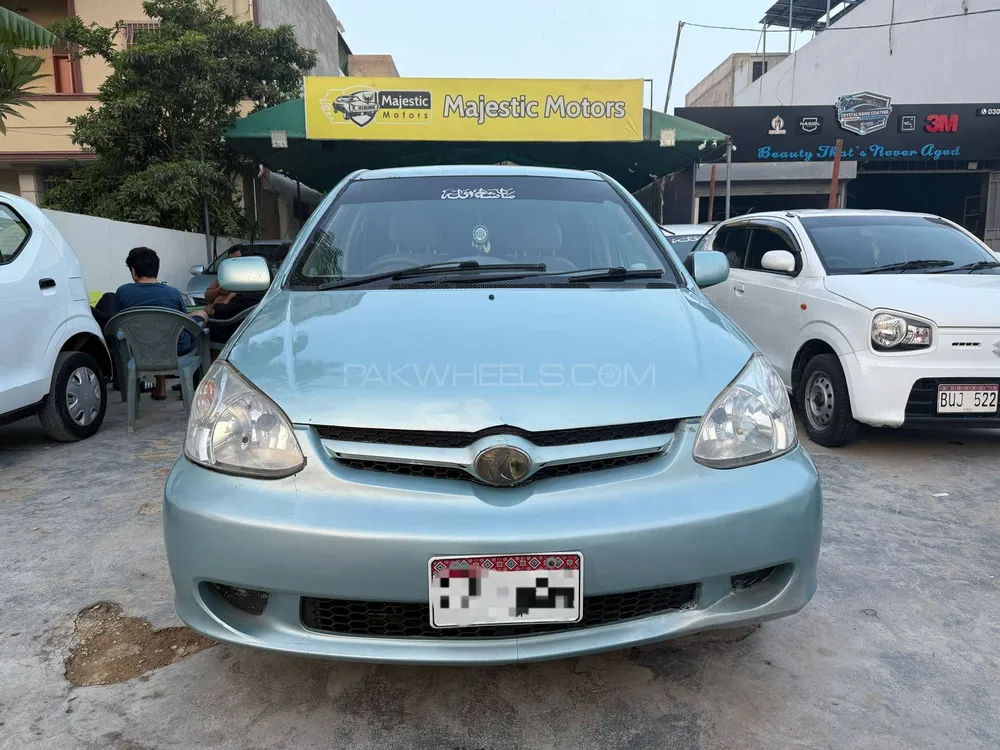 Toyota Platz 2004 for Sale in Karachi Image-1