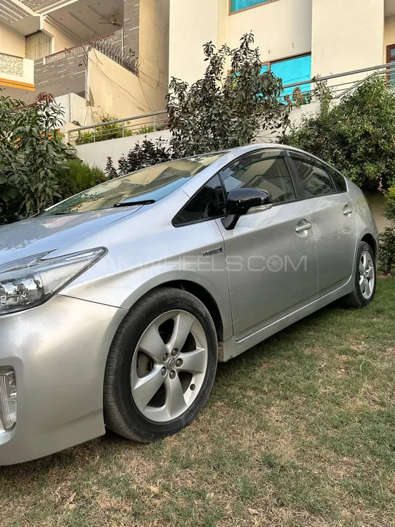 Toyota Prius 2015 for Sale in Karachi Image-1