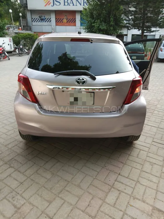 Toyota Vitz 2011 for Sale in Islamabad Image-1