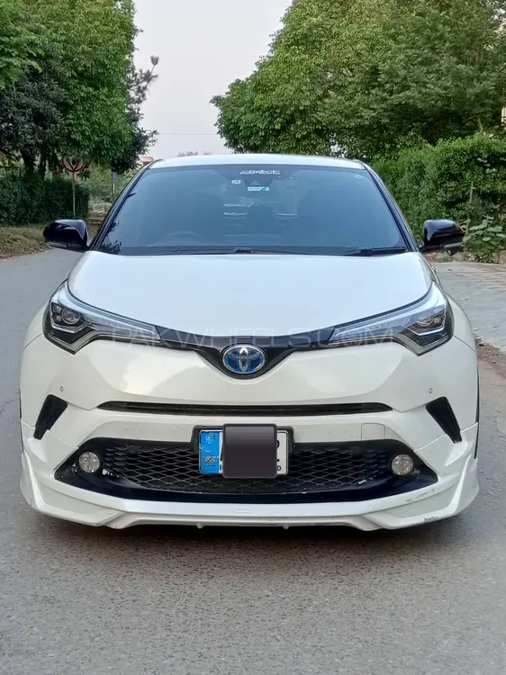 Toyota C-HR 2017 for Sale in Islamabad Image-1