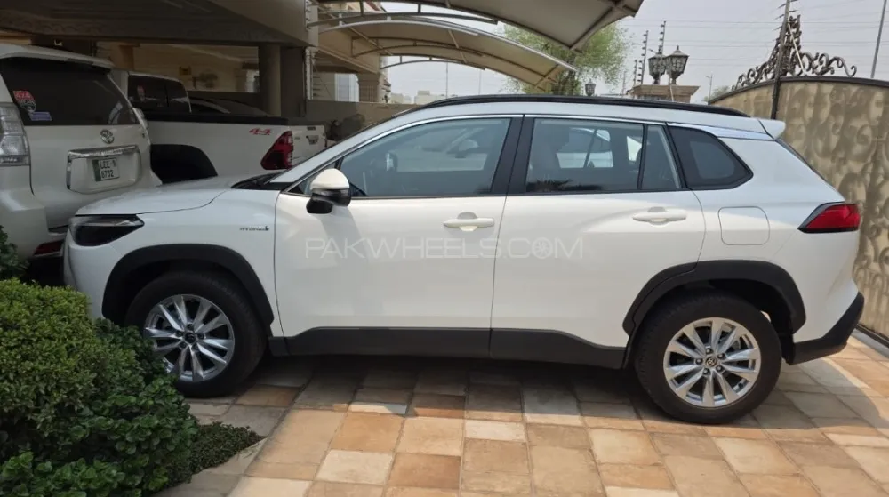 Toyota Corolla Cross 2024 for Sale in Lahore Image-1