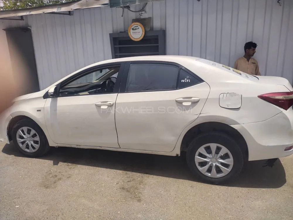 Toyota Corolla 2016 for Sale in Karachi Image-1