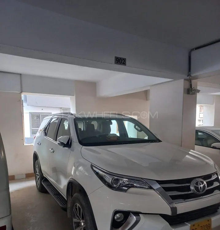 Toyota Fortuner 2018 for Sale in Karachi Image-1