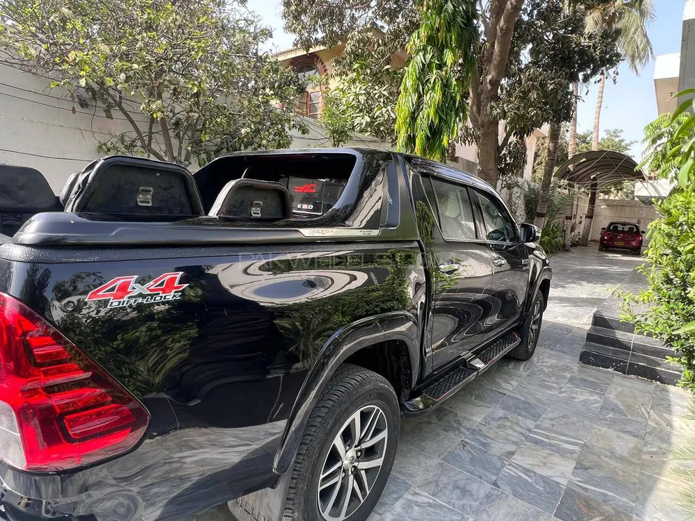 Toyota Hilux 2021 for Sale in Karachi Image-1