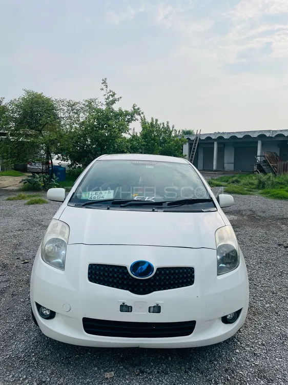 Toyota Vitz 2005 for Sale in Akora khattak Image-1