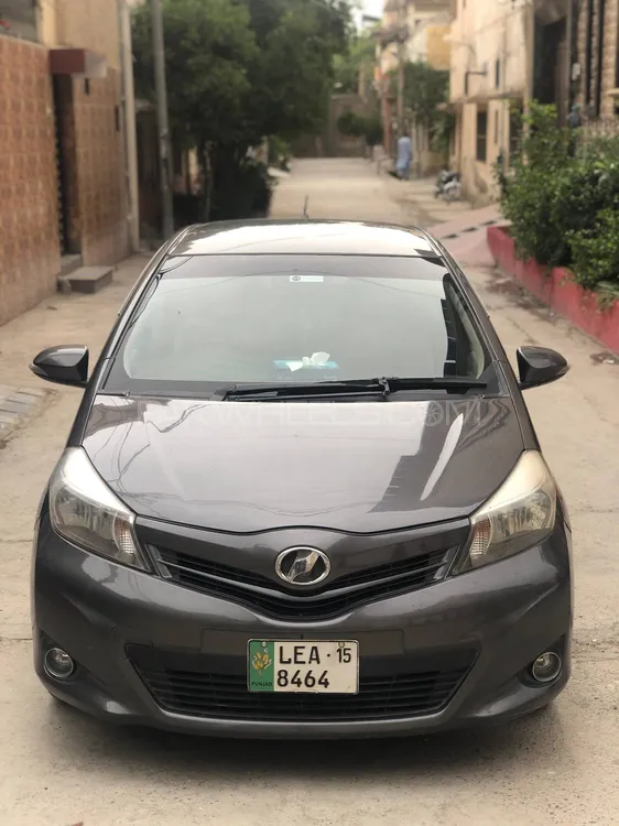 Toyota Vitz 2013 for Sale in Peshawar Image-1