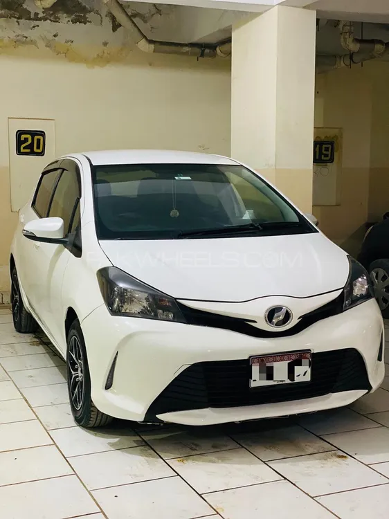 Toyota Vitz 2015 for Sale in Karachi Image-1