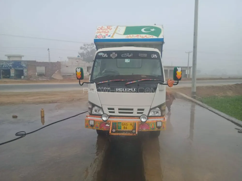 Isuzu NKR 2018 for Sale in Gujranwala Image-1