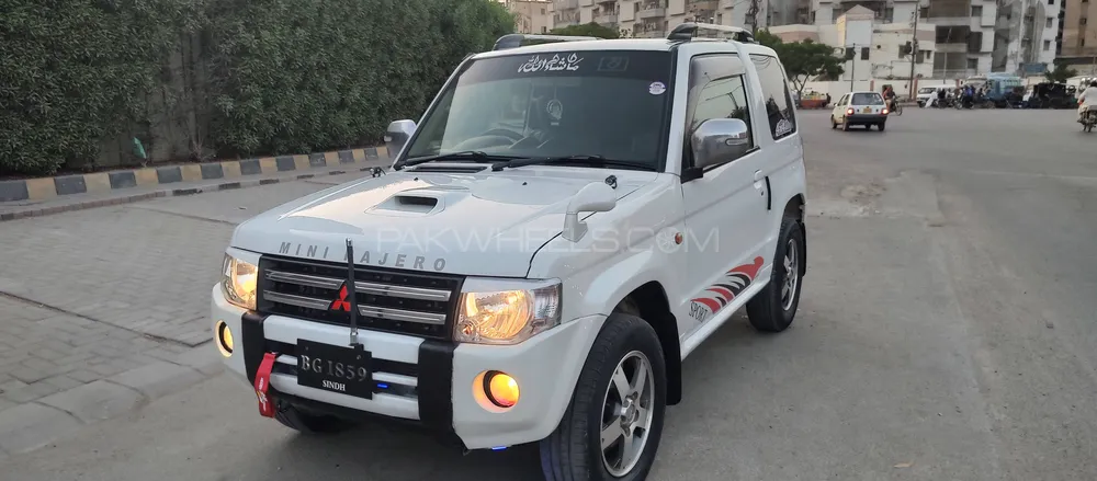 Mitsubishi Pajero Mini 2011 for Sale in Karachi Image-1