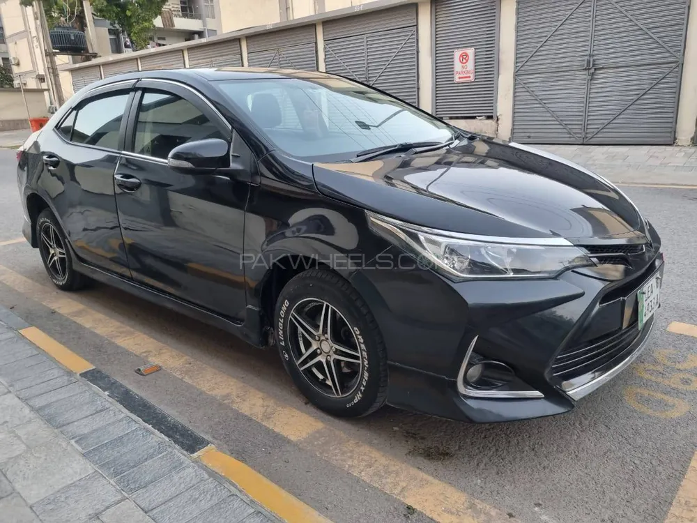 Toyota Corolla 2018 for Sale in Peshawar Image-1