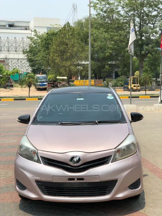 Toyota Vitz 2012 for Sale in Lahore Image-1