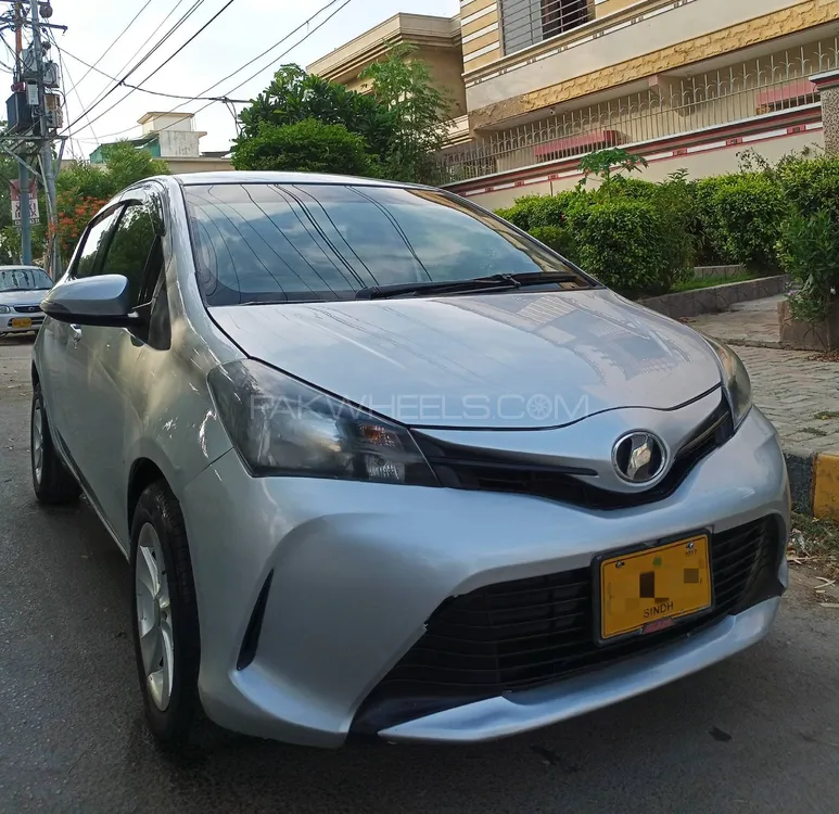 Toyota Vitz 2014 for Sale in Karachi Image-1