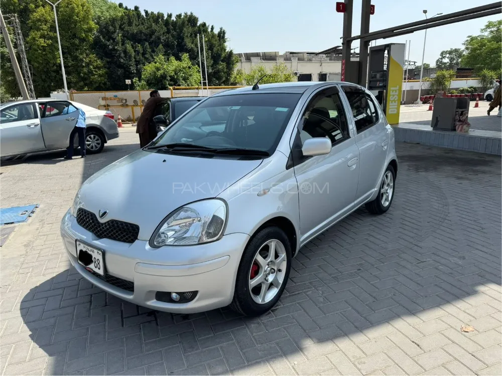Toyota Vitz 2000 for Sale in Islamabad Image-1