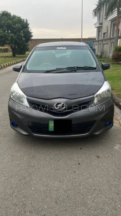 Toyota Vitz 2013 for Sale in Sialkot Image-1