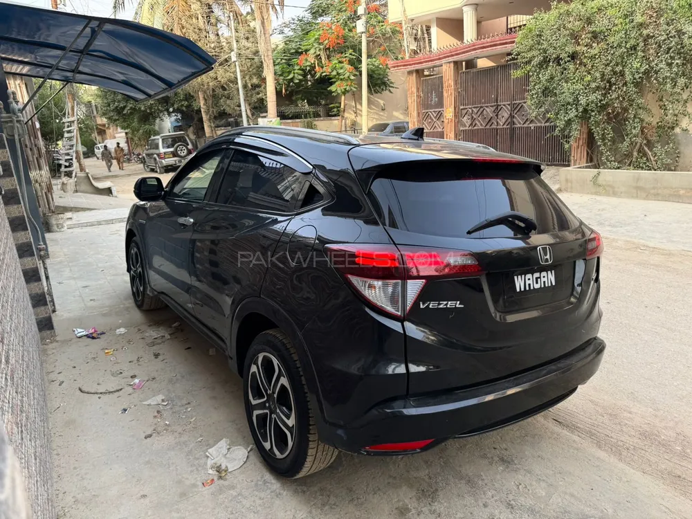 Honda Vezel 2014 for Sale in Karachi Image-1