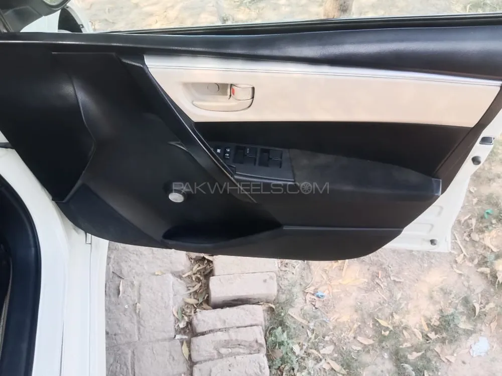 Toyota Corolla 2017 for Sale in Lahore Image-1