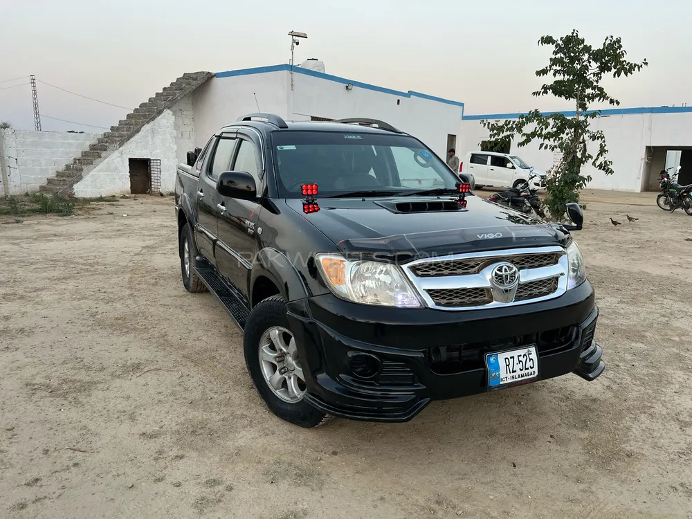 Toyota Hilux 2010 for Sale in Fateh Jang Image-1