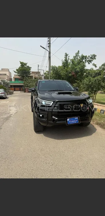Toyota Hilux 2017 for Sale in Faisalabad Image-1