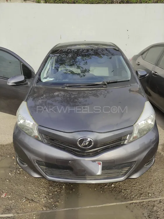 Toyota Vitz 2014 for Sale in Karachi Image-1