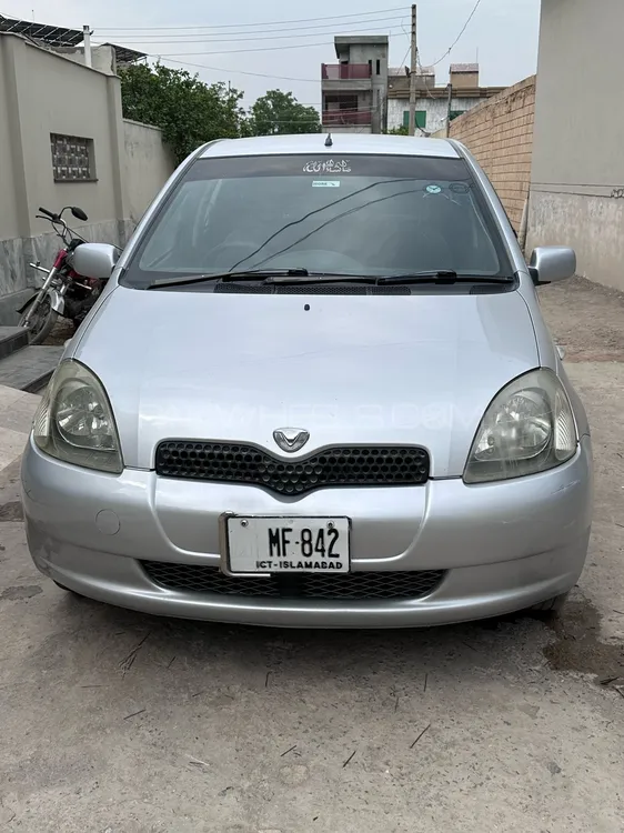 Toyota Vitz 2000 for Sale in Peshawar Image-1