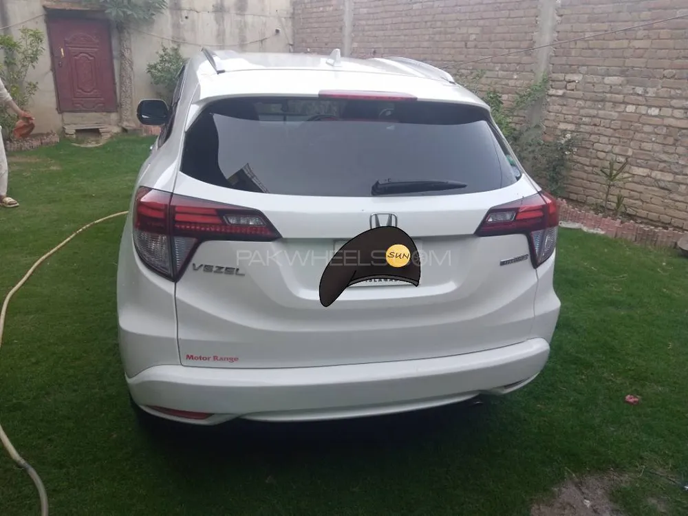 Honda Vezel 2016 for Sale in Rawalpindi Image-1